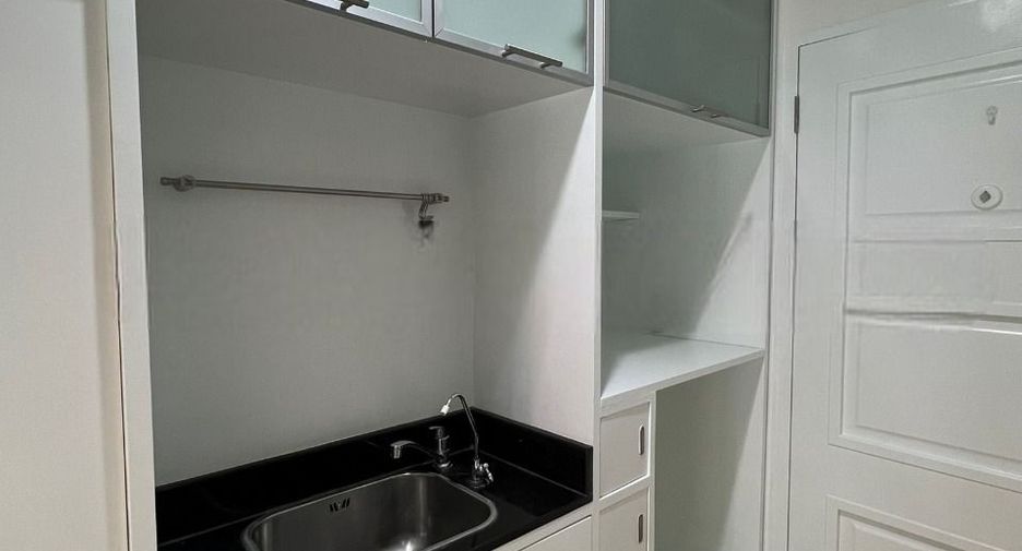 For rent studio condo in Phaya Thai, Bangkok