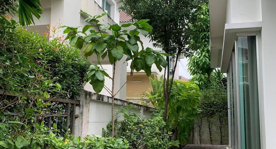 For rent 4 bedrooms house in Phasi Charoen, Bangkok