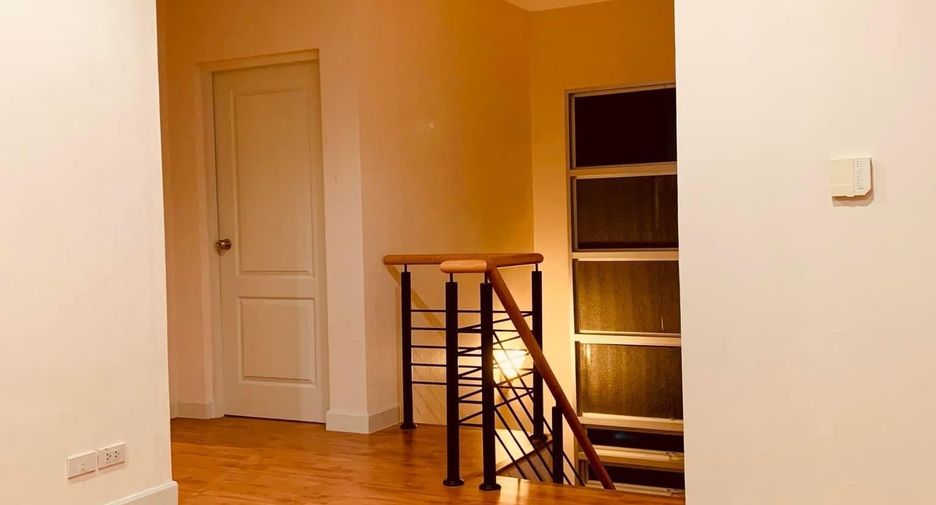 For rent 4 bedrooms house in Phasi Charoen, Bangkok