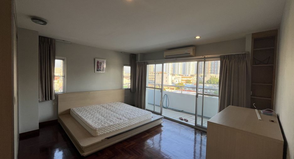 For rent 2 bedrooms apartment in Yan Nawa, Bangkok