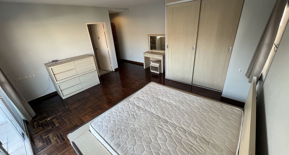 For rent 2 bedrooms apartment in Yan Nawa, Bangkok