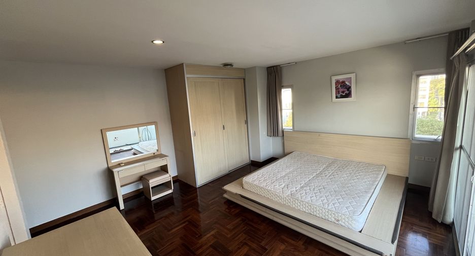 For rent 2 bedrooms apartment in Yan Nawa, Bangkok