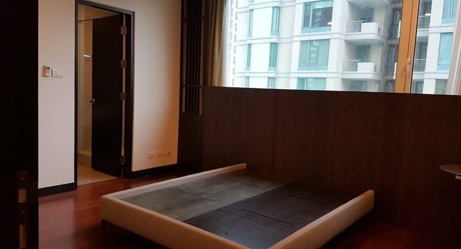 For rent 2 bedrooms condo in Pathum Wan, Bangkok