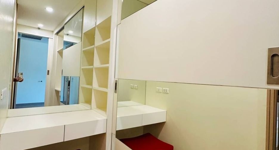 Condo en alquiler de 3 habitaciones en Sathon, Bangkok