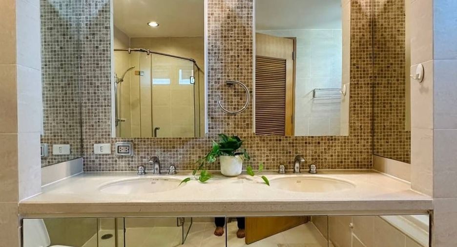 Condo en alquiler de 3 habitaciones en Sathon, Bangkok