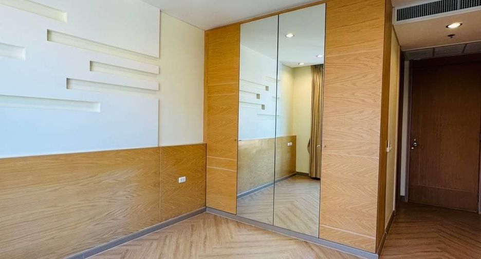 Condo en alquiler de 3 habitaciones en Sathon, Bangkok
