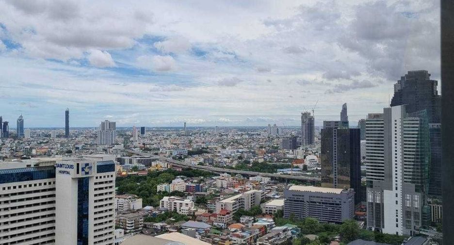 For rent 2 bedrooms condo in Sathon, Bangkok