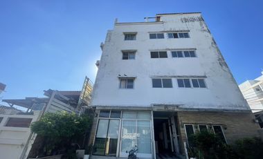 Apartamento en alquiler de 60 habitaciones en Phra Khanong, Bangkok