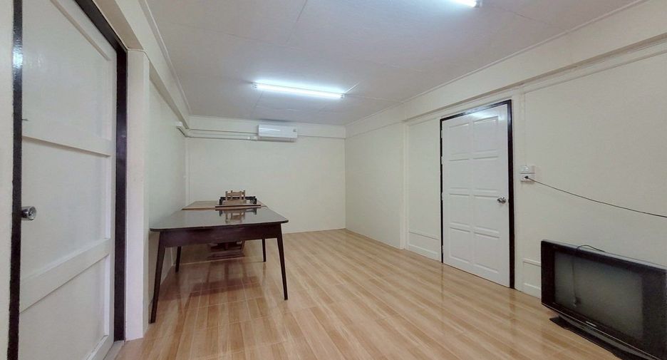Casa en alquiler de 4 habitaciones en Suan Luang, Bangkok
