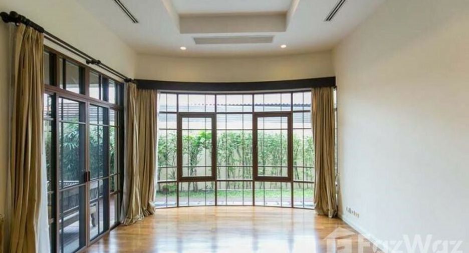 For rent 4 bedrooms house in Watthana, Bangkok