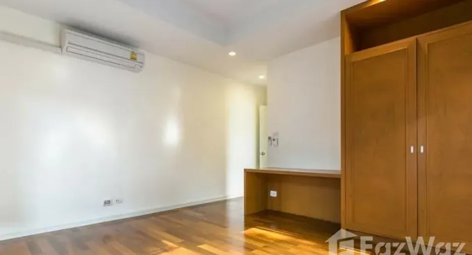 For rent 4 bedrooms house in Watthana, Bangkok