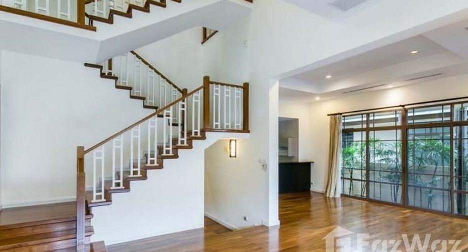 For rent 4 bedrooms house in Watthana, Bangkok
