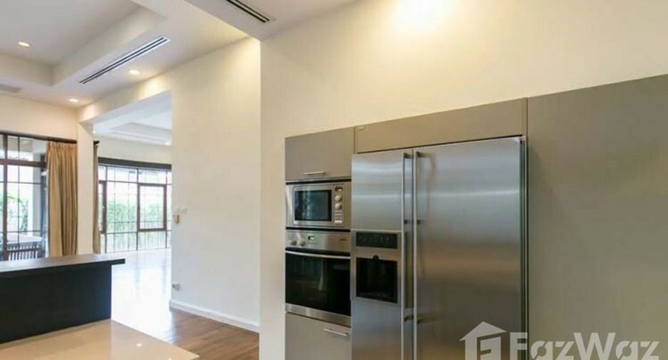 For rent 4 bedrooms house in Watthana, Bangkok