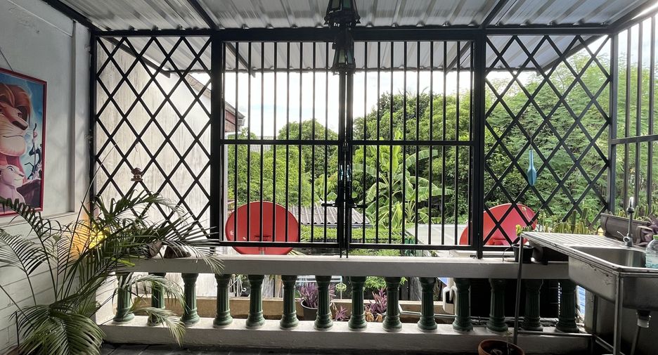 For rent 3 bedrooms townhouse in Bueng Kum, Bangkok