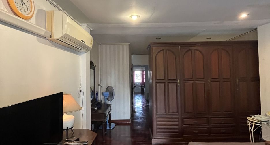 For rent 3 bedrooms townhouse in Bueng Kum, Bangkok