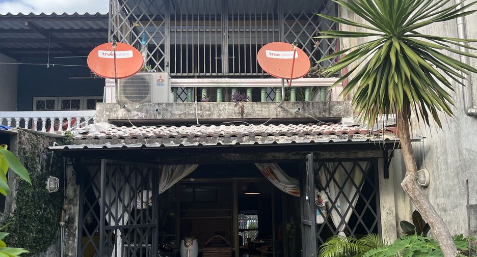 For rent 3 bedrooms townhouse in Bueng Kum, Bangkok