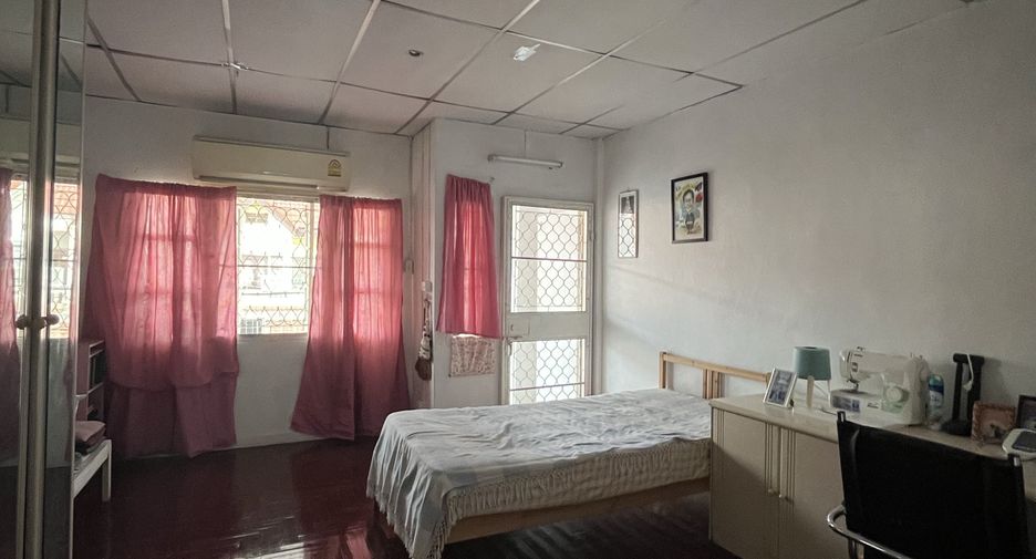 For rent 3 bedrooms townhouse in Bueng Kum, Bangkok