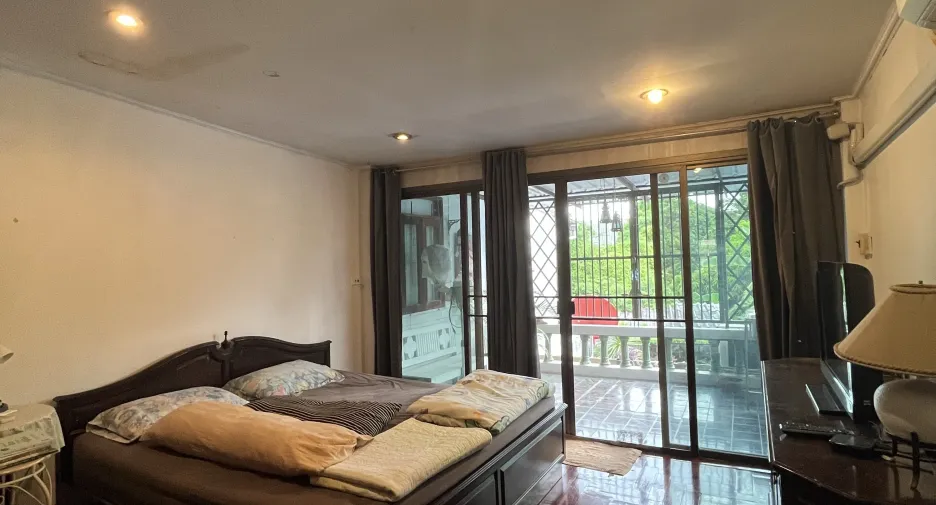 For rent 3 bedrooms townhouse in Bueng Kum, Bangkok