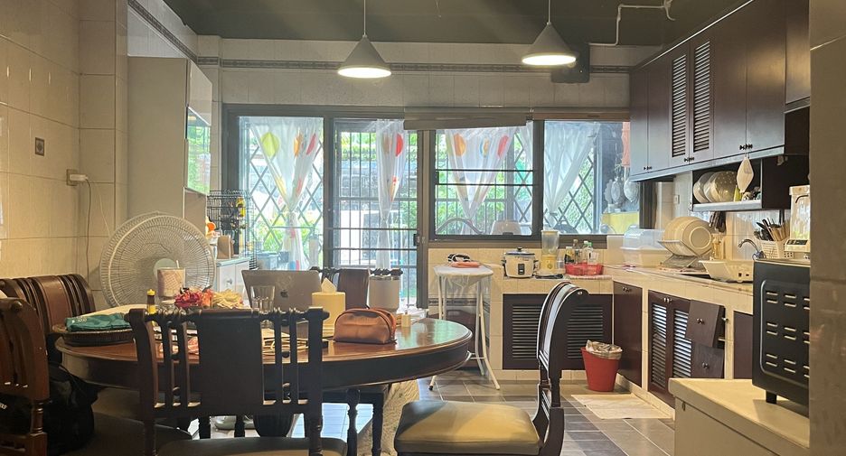 For rent 3 bedrooms townhouse in Bueng Kum, Bangkok