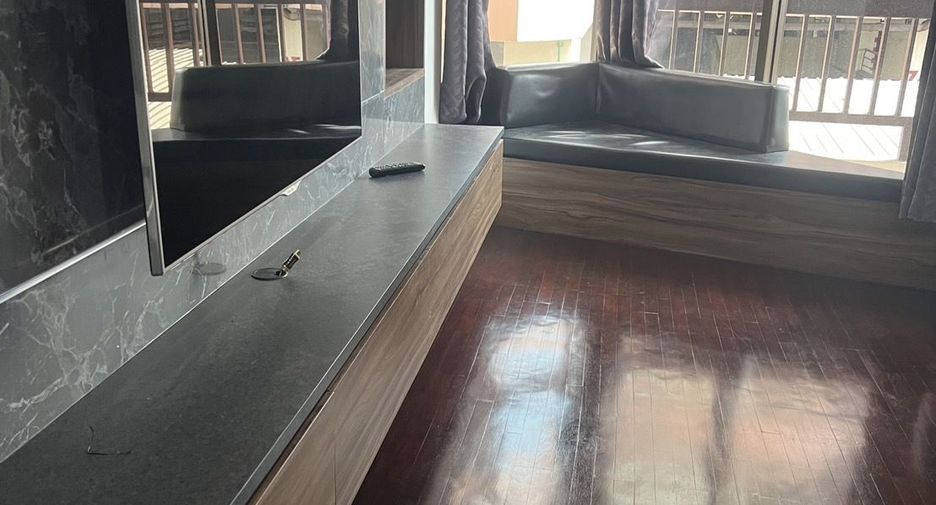 For rent studio condo in Phaya Thai, Bangkok
