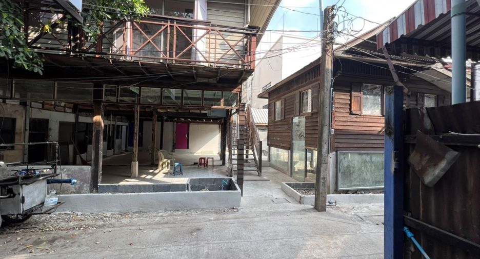 For rent 5 bedrooms house in Phra Nakhon, Bangkok