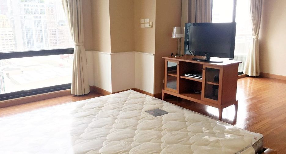 For rent 4 bedrooms condo in Pathum Wan, Bangkok