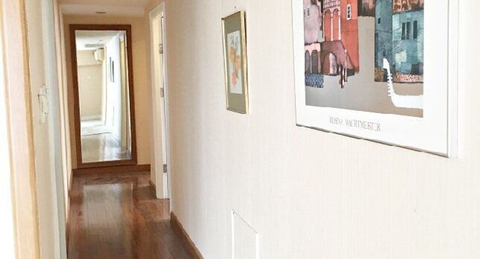 For rent 4 bedrooms condo in Pathum Wan, Bangkok