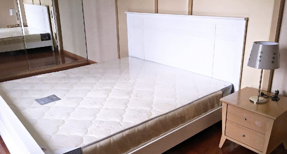 For rent 4 bedrooms condo in Pathum Wan, Bangkok