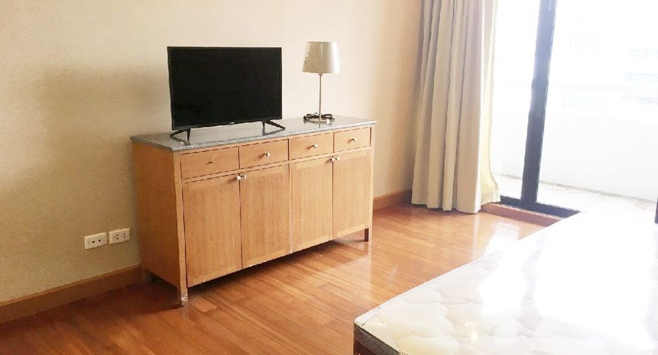 For rent 4 bedrooms condo in Pathum Wan, Bangkok