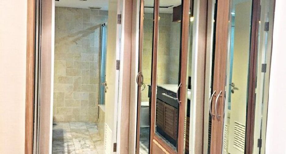 For rent 4 bedrooms condo in Pathum Wan, Bangkok