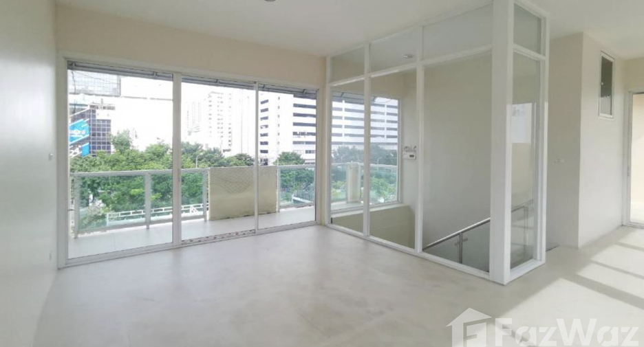 For rent 5 bedrooms retail Space in Bang Rak, Bangkok