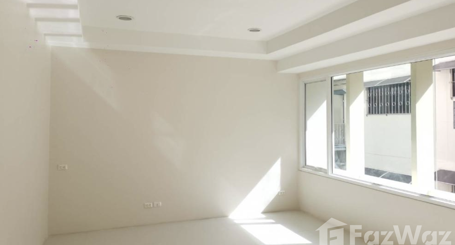 For rent 5 bedrooms retail Space in Bang Rak, Bangkok