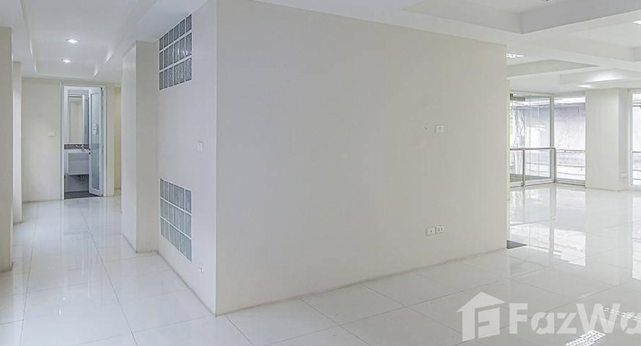 For rent 5 bedrooms retail Space in Bang Rak, Bangkok