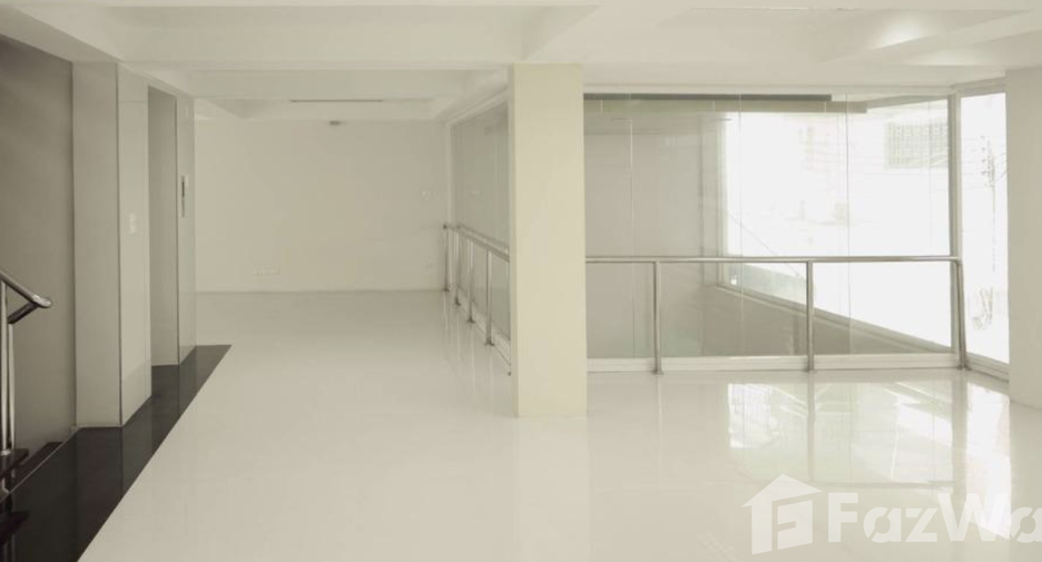 For rent 5 bedrooms retail Space in Bang Rak, Bangkok