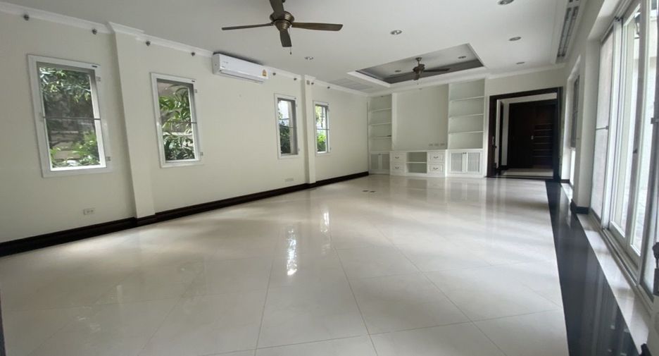 For rent 4 bedrooms house in Khlong Toei, Bangkok