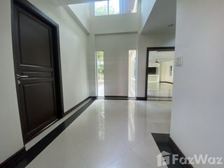 Casa en alquiler de 4 habitaciones en Khlong Toei, Bangkok