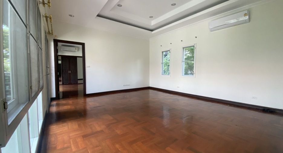 For rent 4 bedrooms house in Khlong Toei, Bangkok