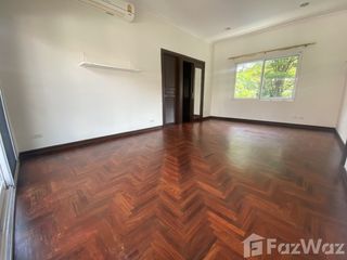 Casa en alquiler de 4 habitaciones en Khlong Toei, Bangkok