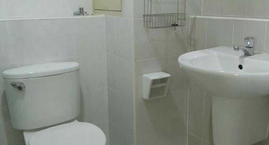 Wohnung zur Miete mit Studio in Khlong Toei, Bangkok