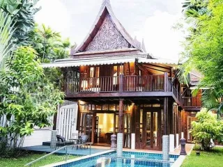 出租 5 卧室 独立屋 在 Phra Khanong, 曼谷