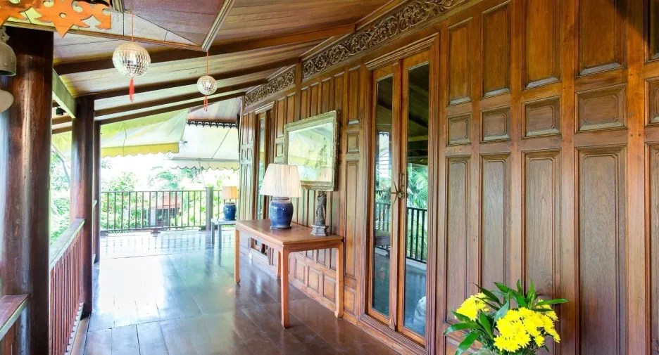 À louer 5 chambres maison à Phra Khanong, Bangkok
