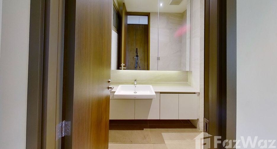 For rent 3 bedrooms condo in Yan Nawa, Bangkok