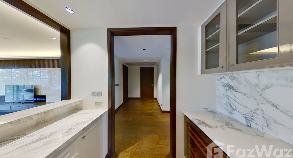 For rent 3 bedrooms condo in Yan Nawa, Bangkok