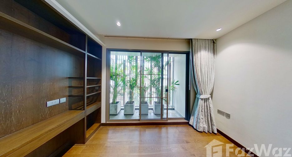 For rent 3 bedrooms condo in Yan Nawa, Bangkok