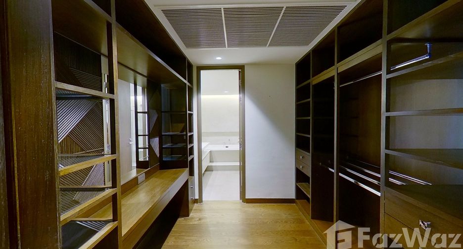 For rent 3 bedrooms condo in Yan Nawa, Bangkok