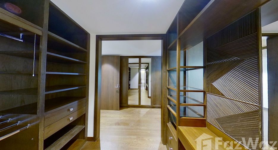 For rent 3 bedrooms condo in Yan Nawa, Bangkok