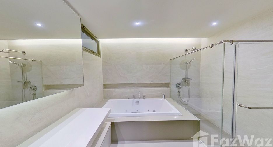 For rent 3 bedrooms condo in Yan Nawa, Bangkok