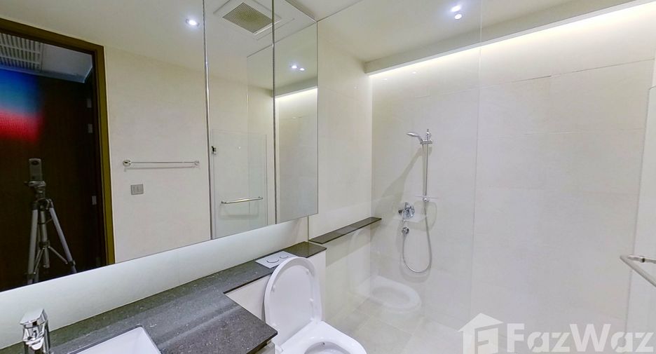 For rent 3 bedrooms condo in Yan Nawa, Bangkok