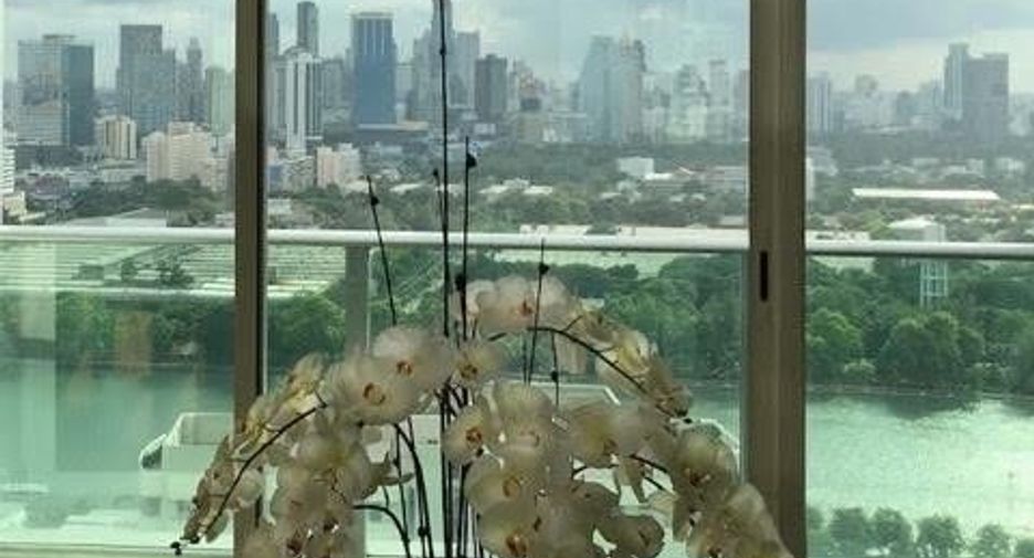 For rent 3 bedrooms condo in Khlong Toei, Bangkok