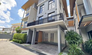 Haus zur Miete mit 5 Zimmer in Bang Na, Bangkok